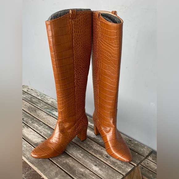 VERONICA BEARD Abella Boots. Color is Honey. Size 6.5 - Picture 6 of 12